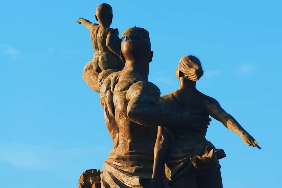 photo du monument de la renaissance africaine au senegal